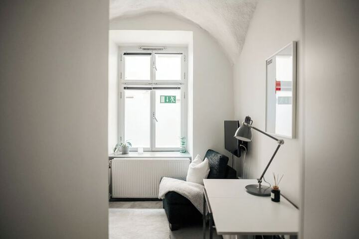 Room 2 of 108