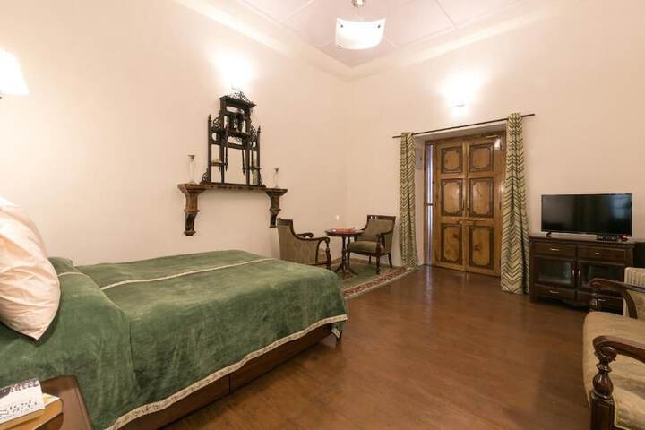 Room 13 of 43