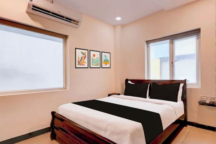 Room 9 of 11