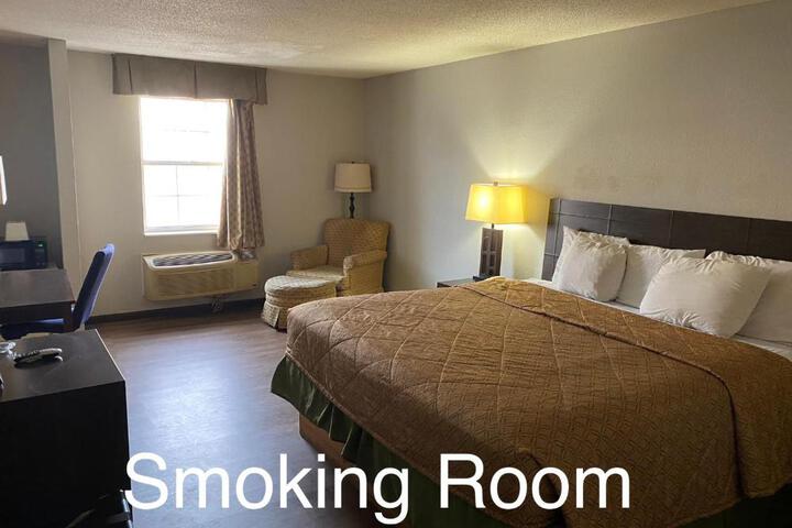 1 King Bed Accessible (3 of 20)