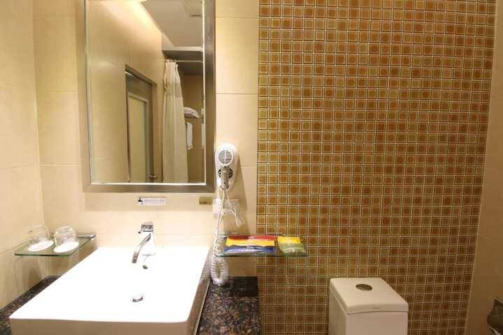 Room 32 of 51