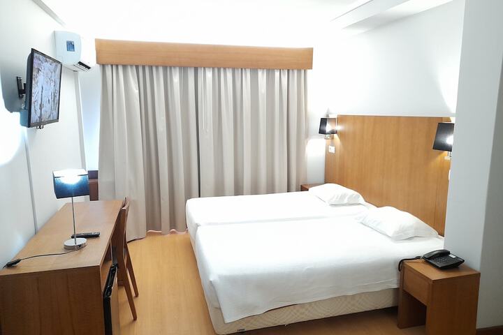 Room 8 of 33