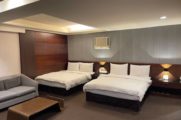 Room 32 of 59
