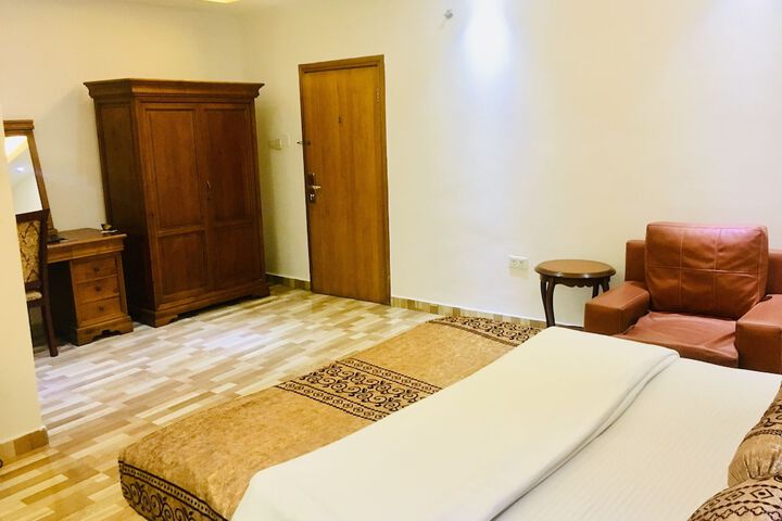 Room 10 of 38