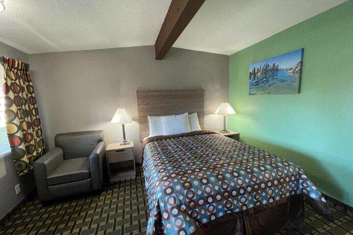 1 Queen Bed (19 of 56)