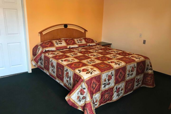 Room 4 of 16