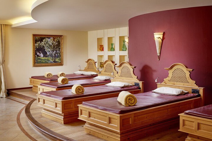 Spa 24 of 62