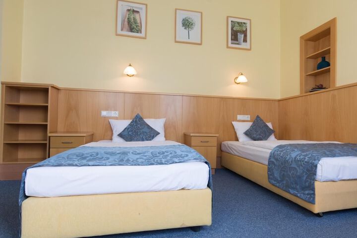 Room 8 of 38