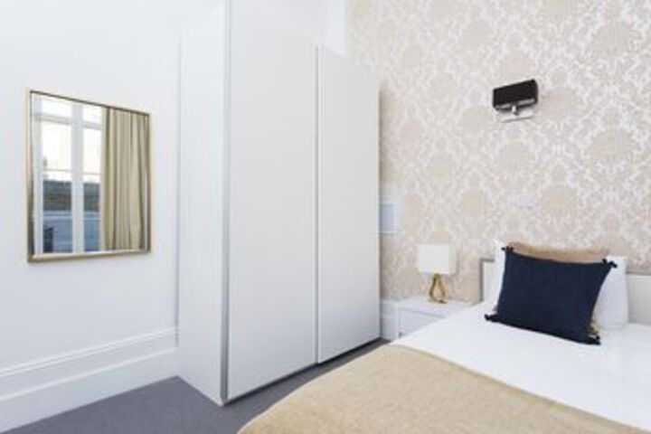 Room 8 of 20