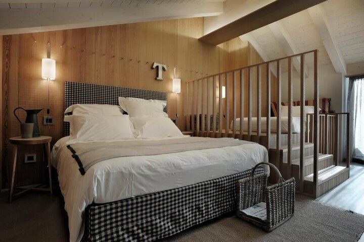Room 8 of 62