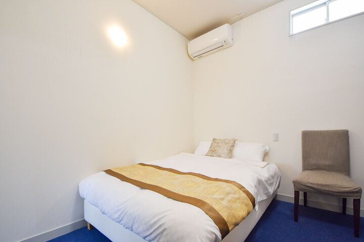 Room 16 of 97