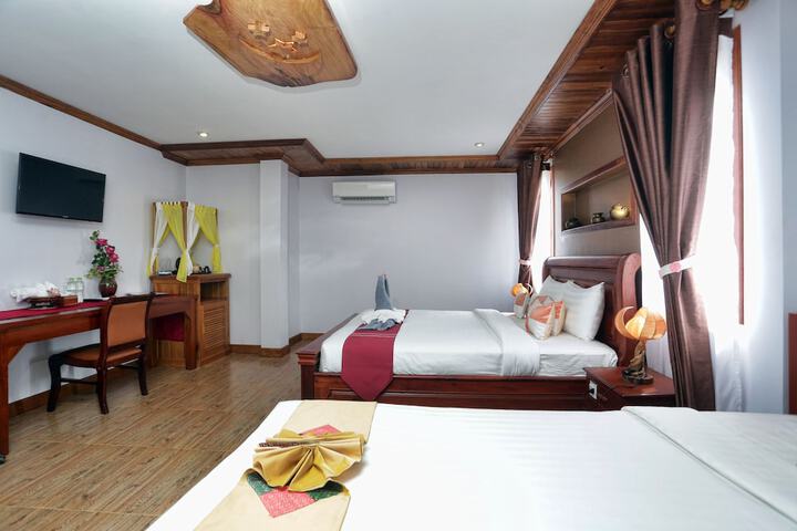 Room 10 of 99
