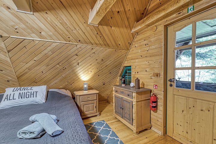 Room 3 of 44