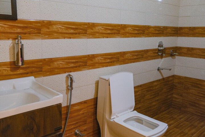 Room 6 of 20