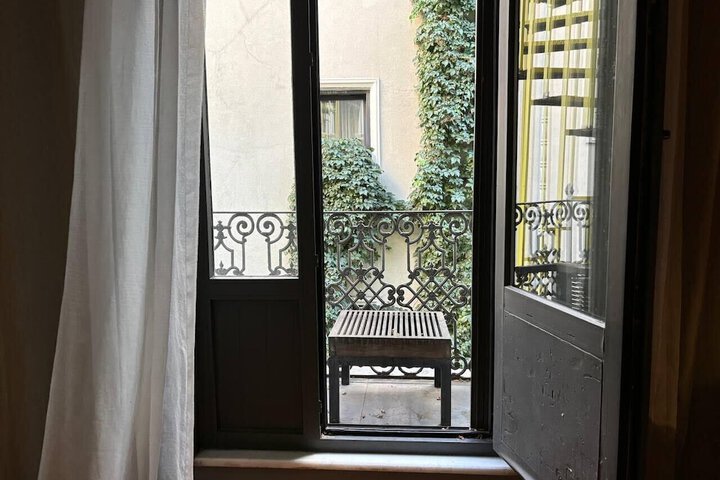 Room 6 of 25