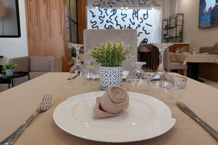 Dining 72 of 84