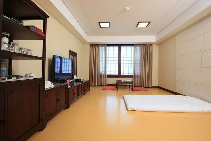 Room 18 of 38