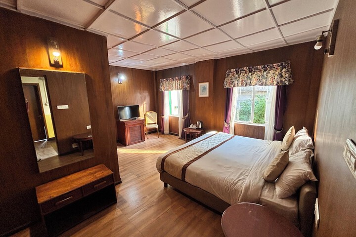 Room 17 of 32