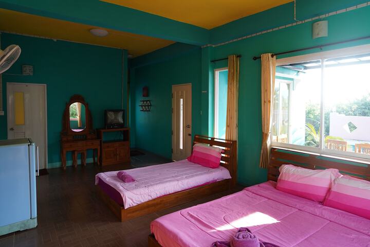 Room 9 of 32