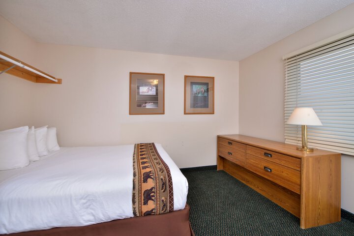 Room 10 of 43