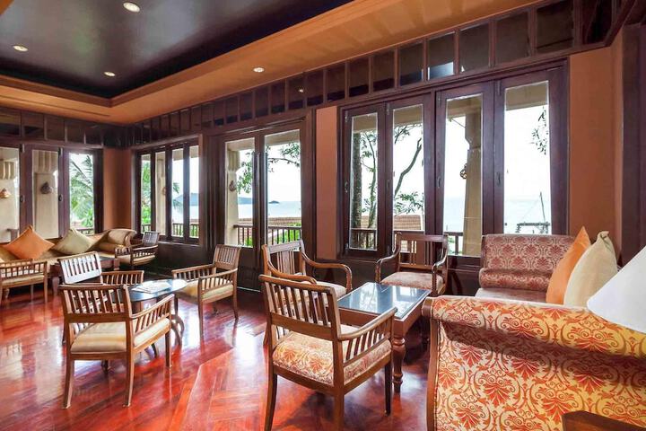 Lounge 189 of 257