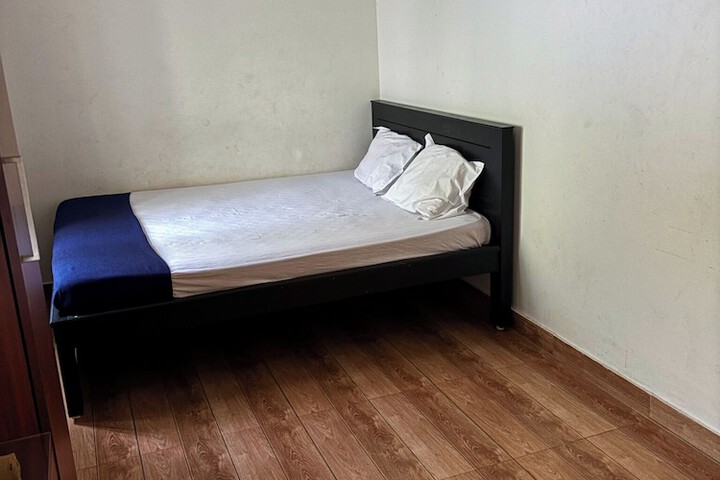 Room 2 of 9