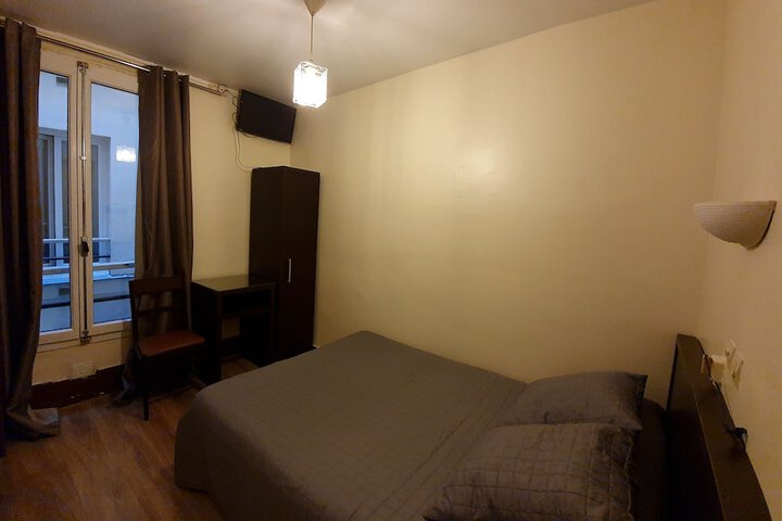 Room 8 of 11