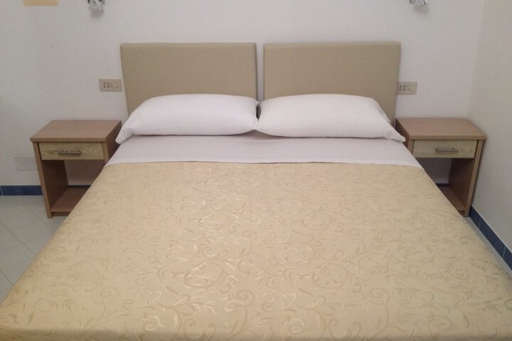 Room 5 of 25