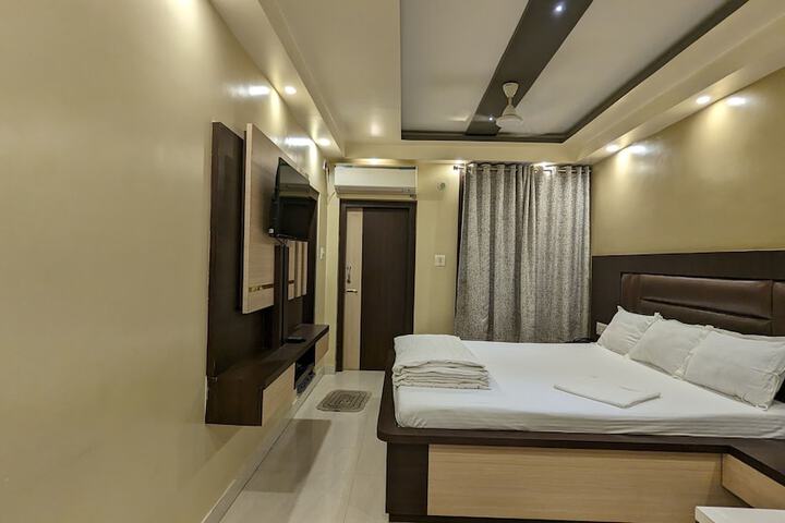 Room 12 of 150