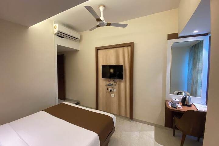 Room 8 of 30
