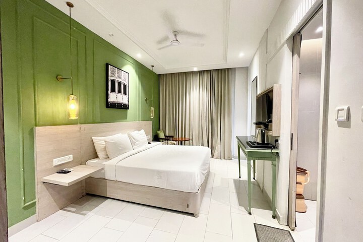 Room 3 of 15
