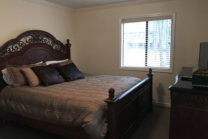 Room 34 of 400