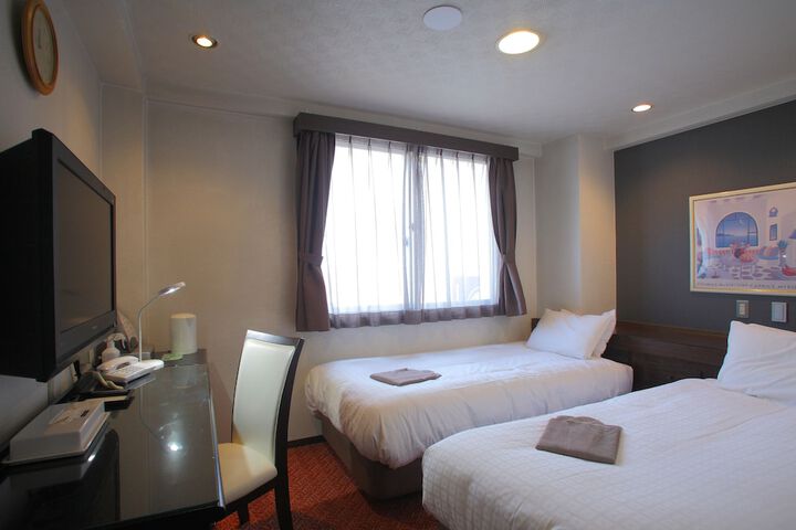 Room 3 of 32