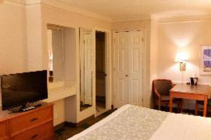 Room 25 of 42