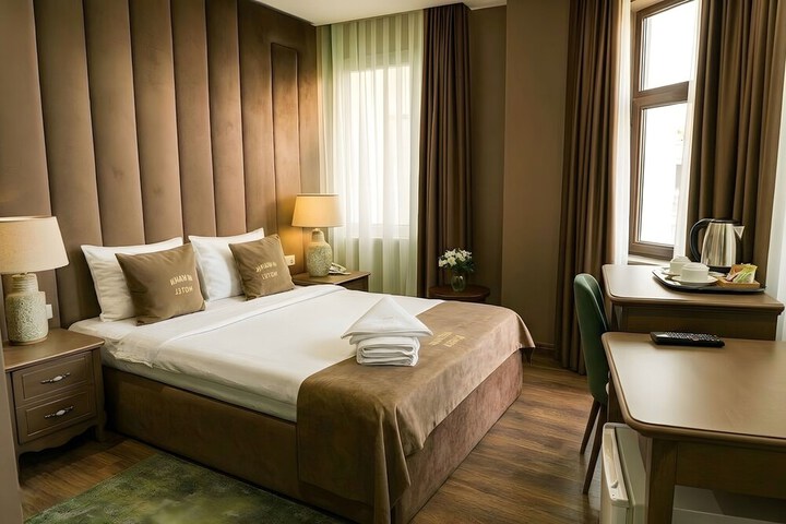 Room 6 of 25