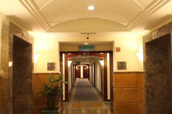 Ballroom/Hall 38 of 43