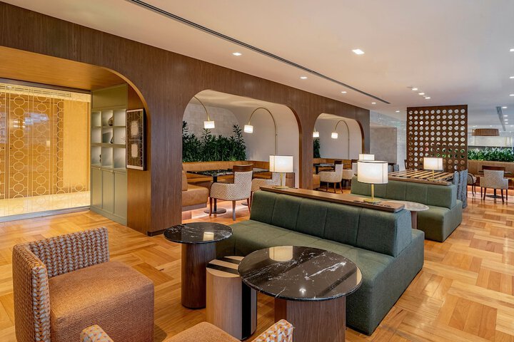 Lounge 157 of 256