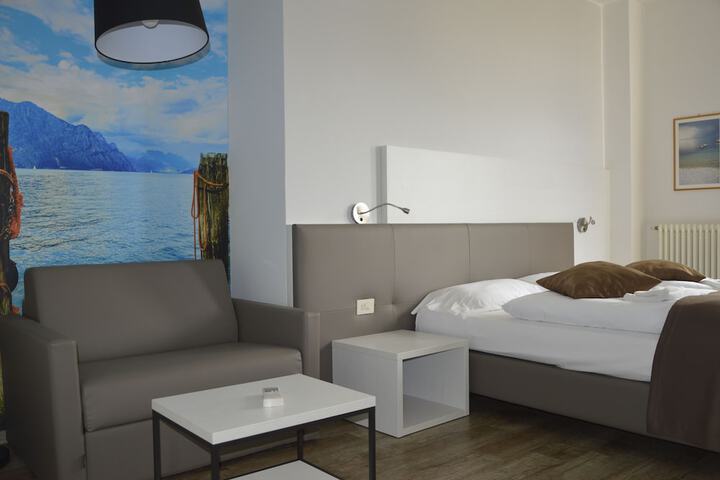 Room 16 of 68