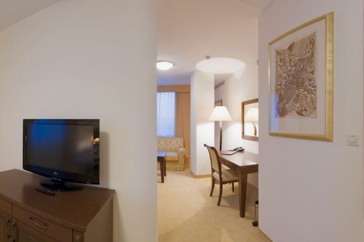 Room 12 of 86