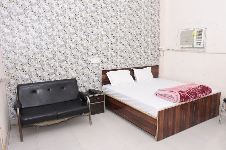 Room 5 of 14