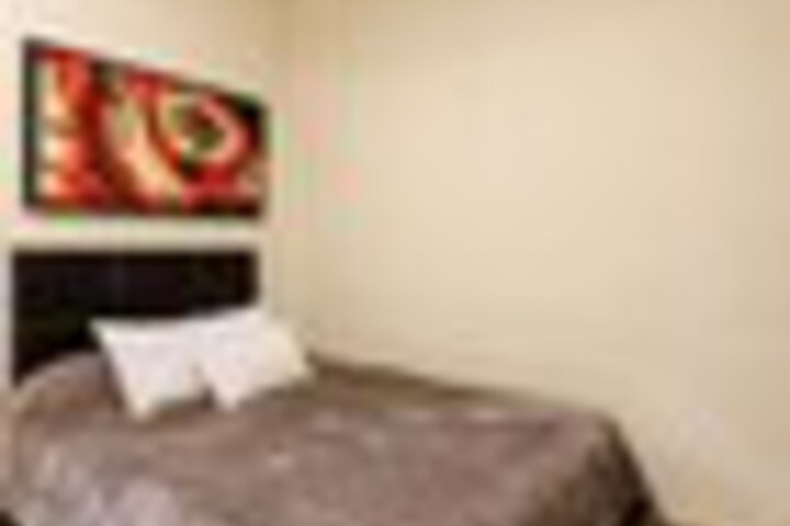 Room 5 of 69