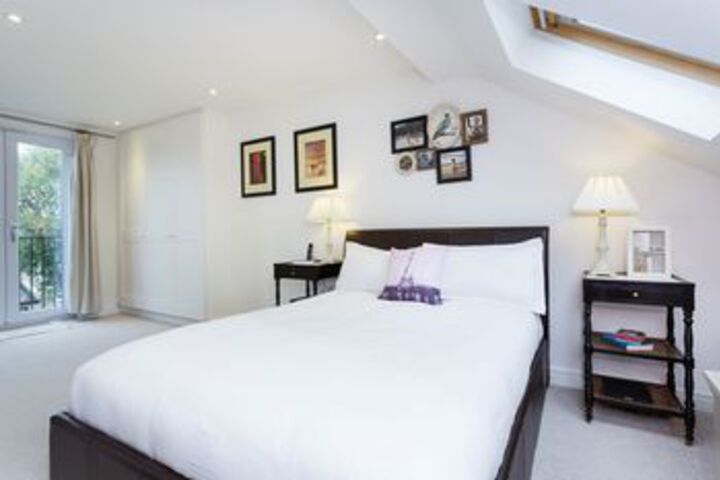 Room 9 of 22