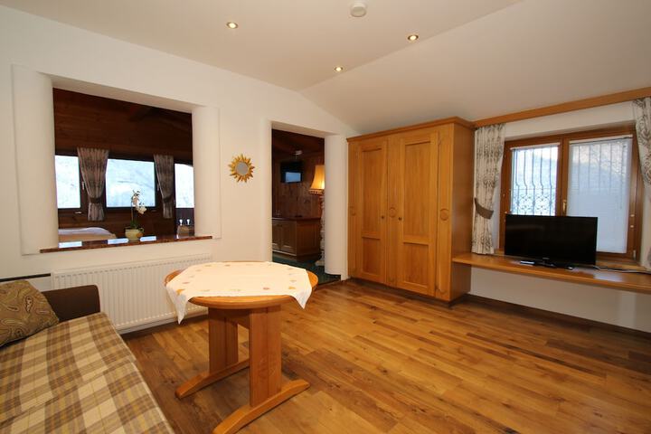 Room 10 of 98