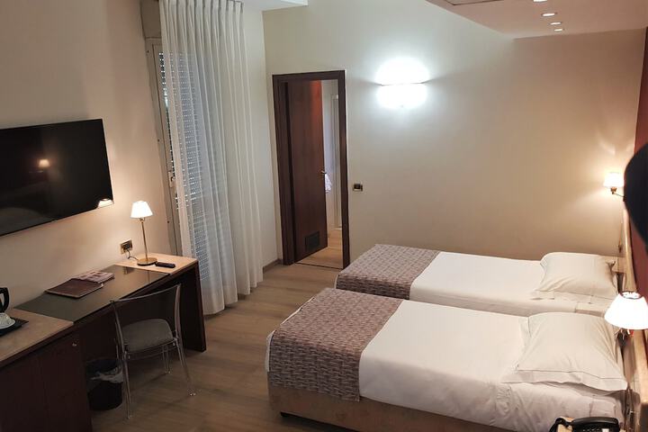 Room 22 of 37