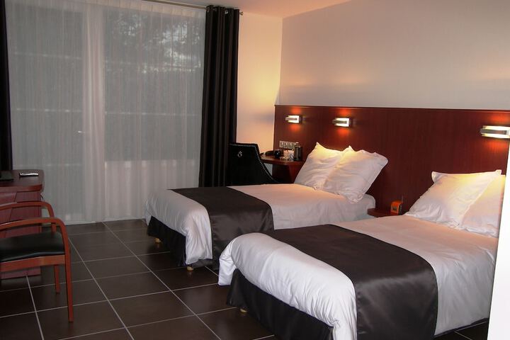 Room 3 of 43