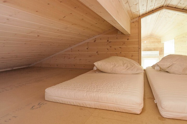 Room 4 of 17