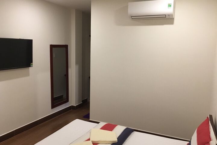 Room 4 of 18