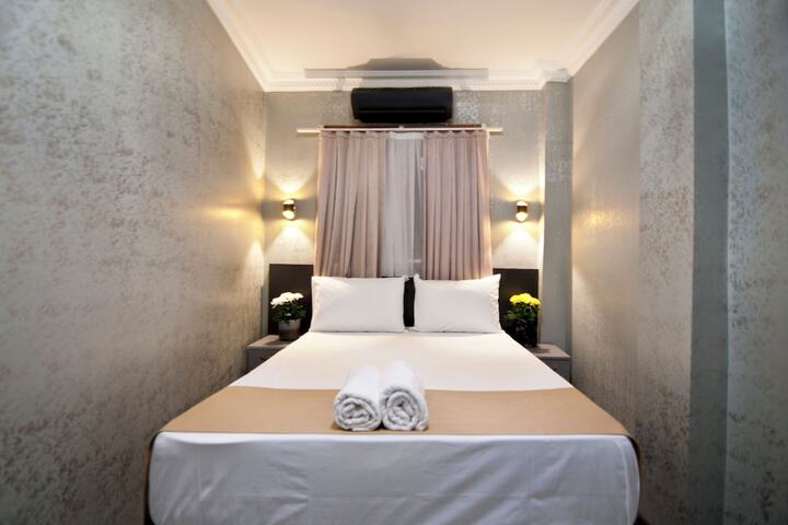 Room 3 of 37