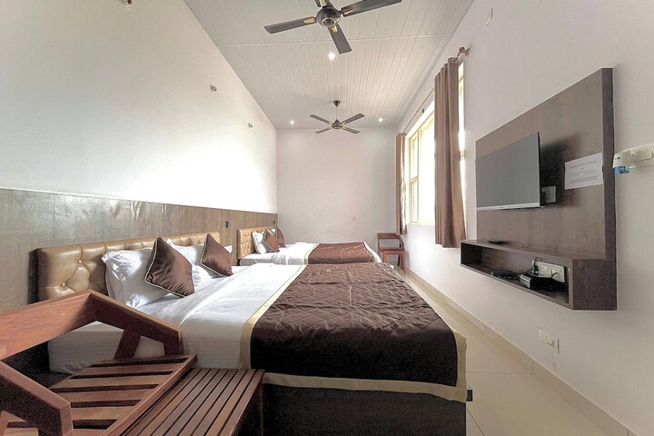 Room 14 of 25