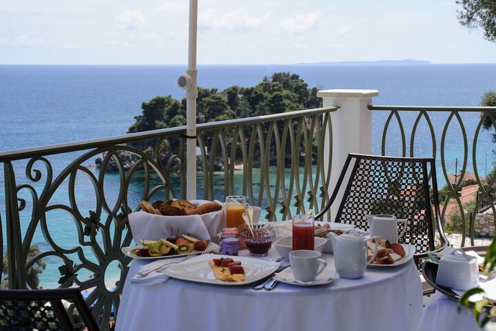 Breakfast/Coffee Service 100 of 109